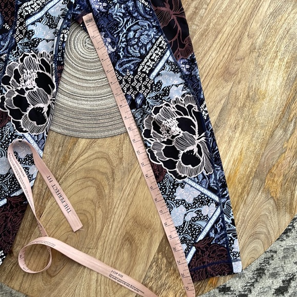 Athleta patchwork salutation 7/8 tights leggings - Picture 6 of 7